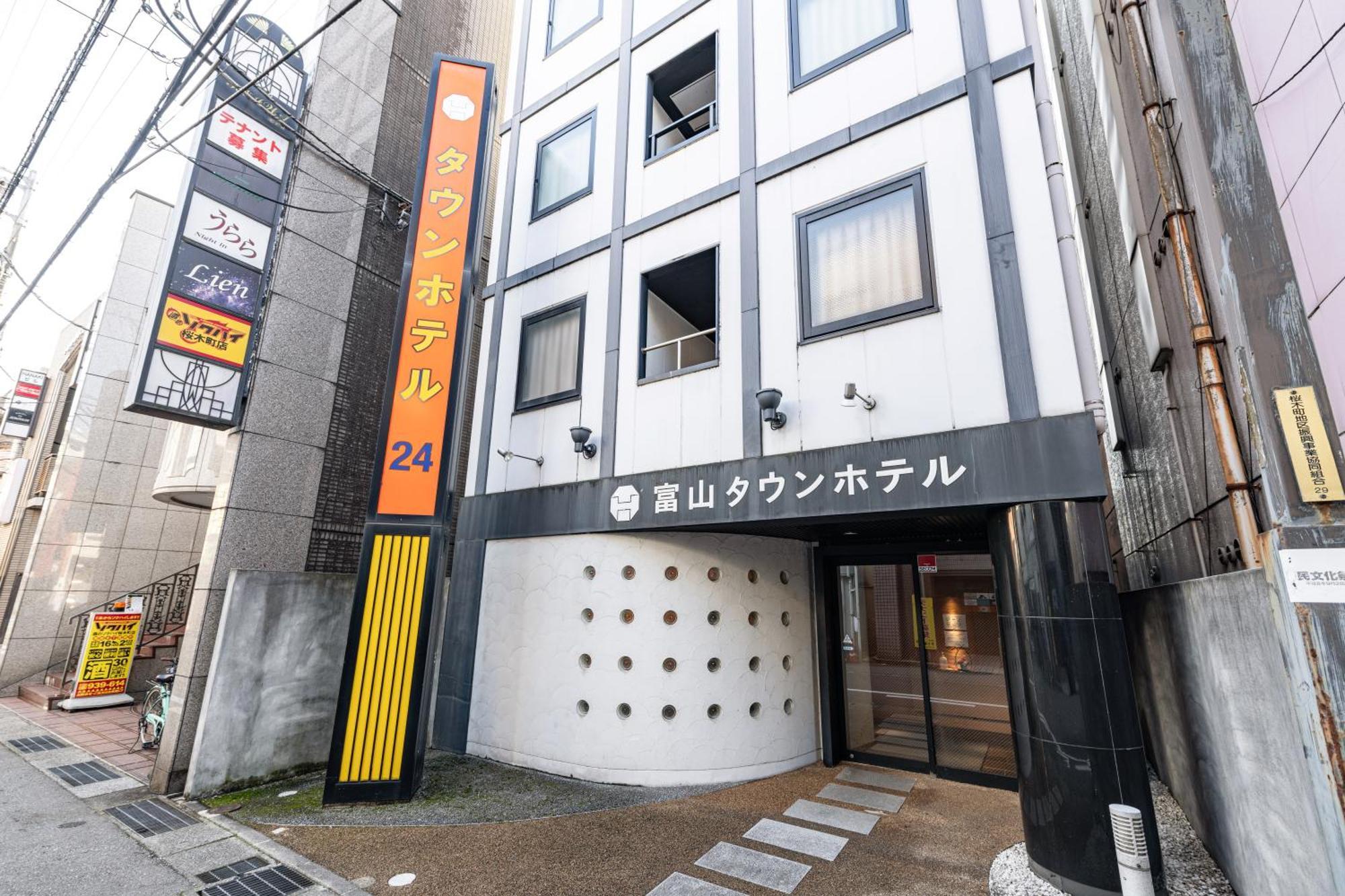 Toyama Town Hotel Exteriör bild